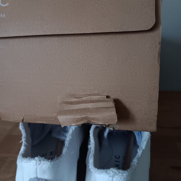 Vionic Beach Pismo 6.5 Wide Casual Beach Sneaker: Canvas, Cream NEW WITH DEFECTS - Picture 13 of 14